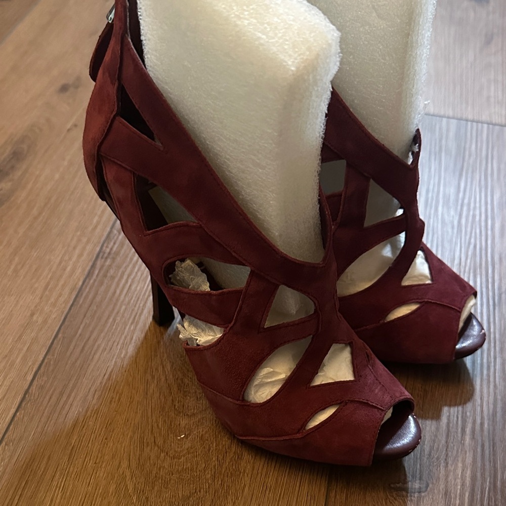 Guess Elegant Burgundy Women's Heels